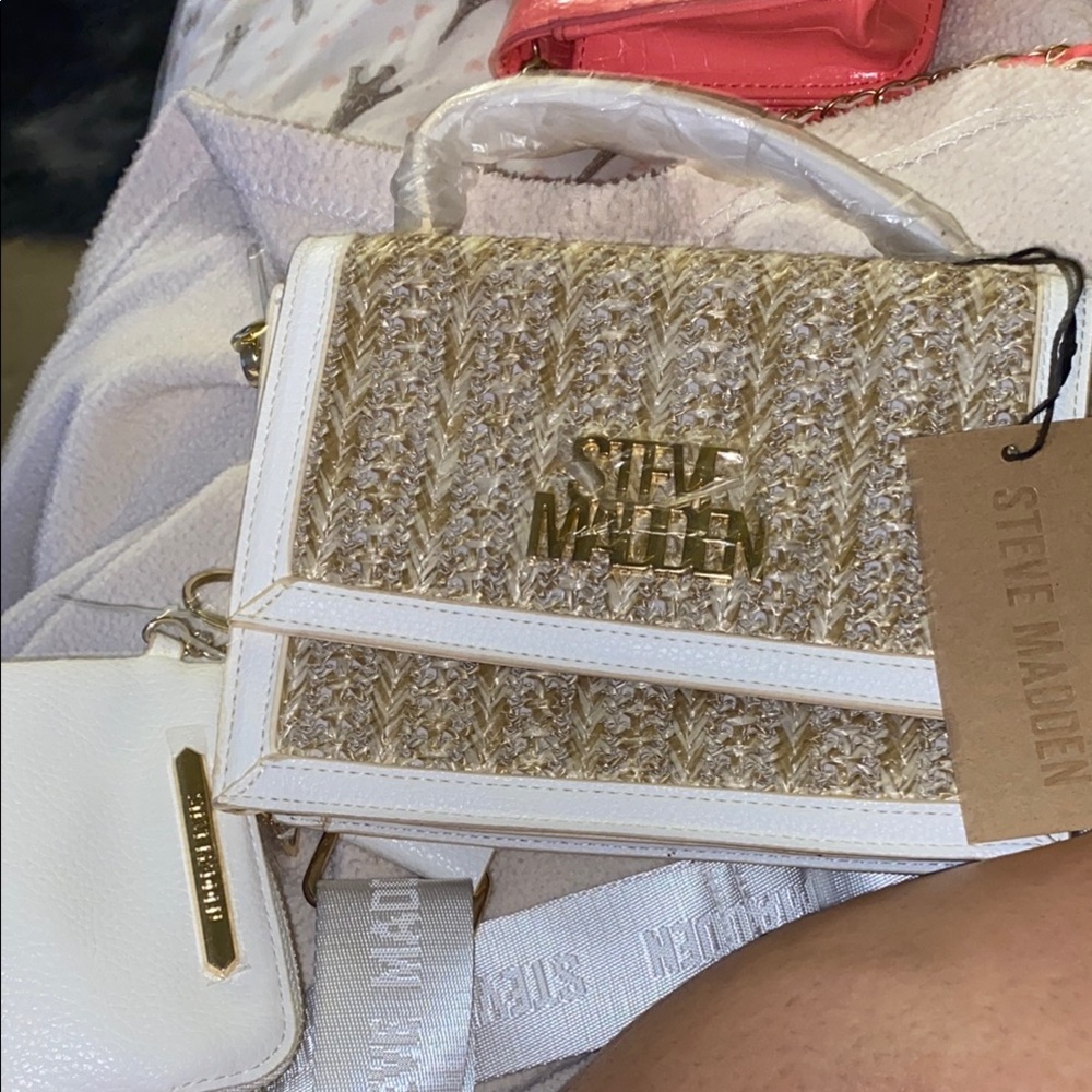 Steve Madden Gold and White Shoulder Bag with Elegant Design